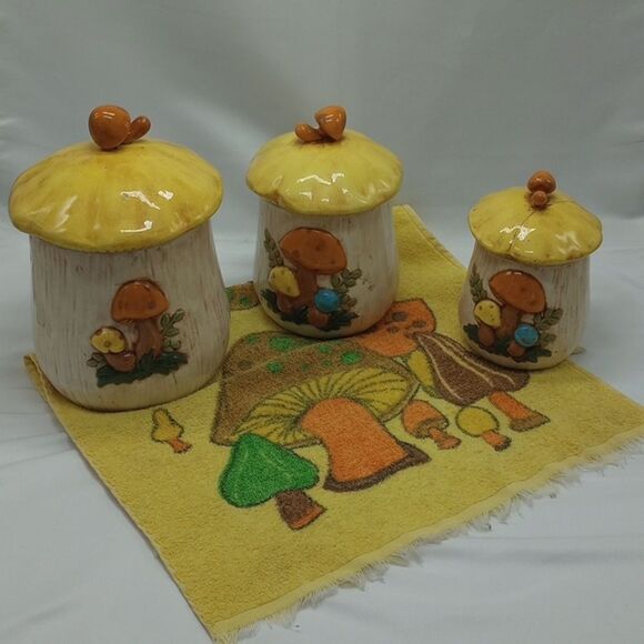 Set of Three Vintage 1970s Mushroom Canisters and Dish Towel - Picture 1 of 16